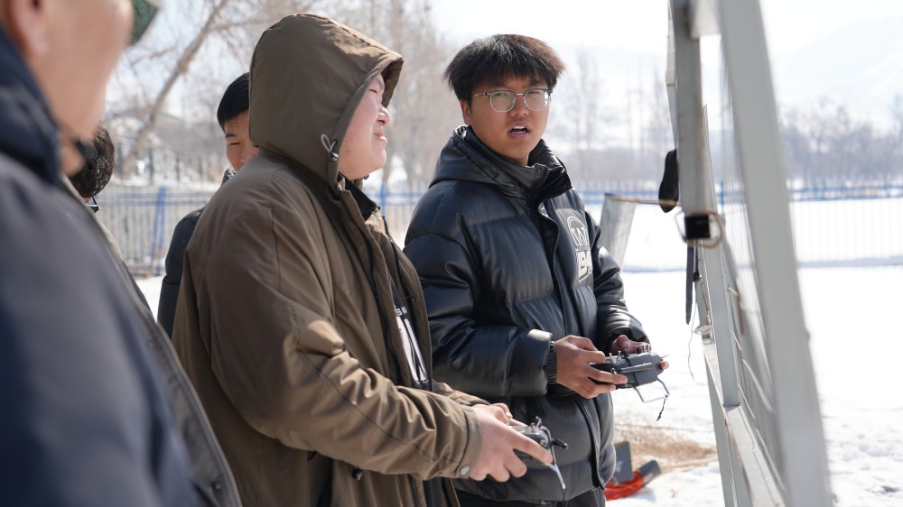 保华润天航空无人机学校：新疆飞手的高薪跳板