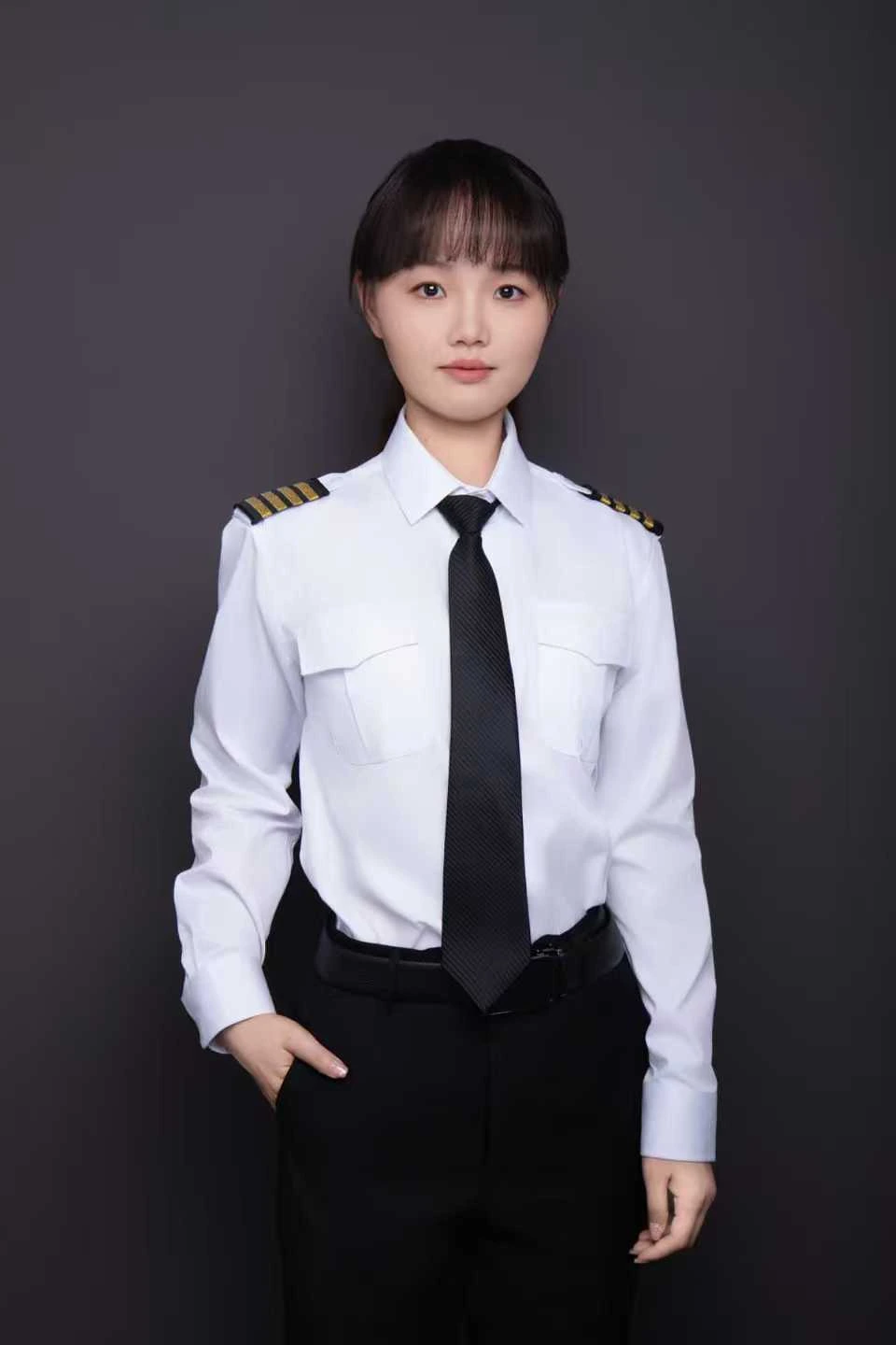 蒋婷人物形象照