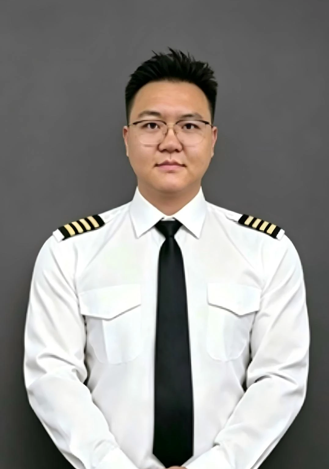 李林峰人物形象照