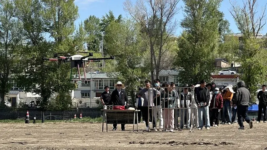 无人机户外实操训练现场