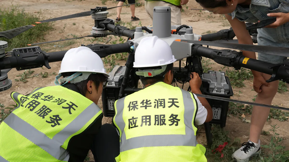 新疆重载无人机吊运培训起飞前检查